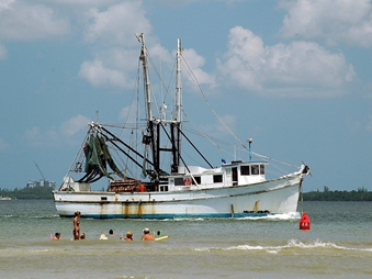 Embarcações e equipamentos de pesca